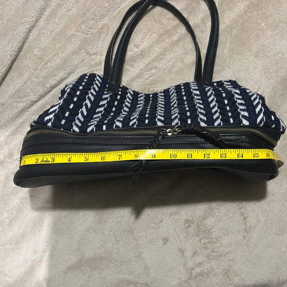 Lulu’s Briley Navy Blue and Black Woven Tote Bag Travel Bag Carry on - Picture 6 of 12